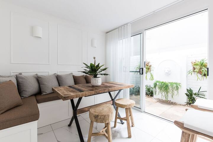 1/33 Noosa Parade – stylish privacy in paradise. gallery image 4