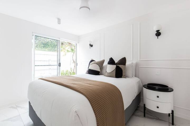 1/33 Noosa Parade – stylish privacy in paradise. gallery image 5