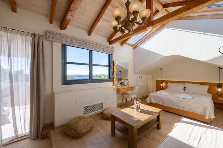 Panellinion Hotel, Seaview Suite & Private Jacuzzi - Kalamata