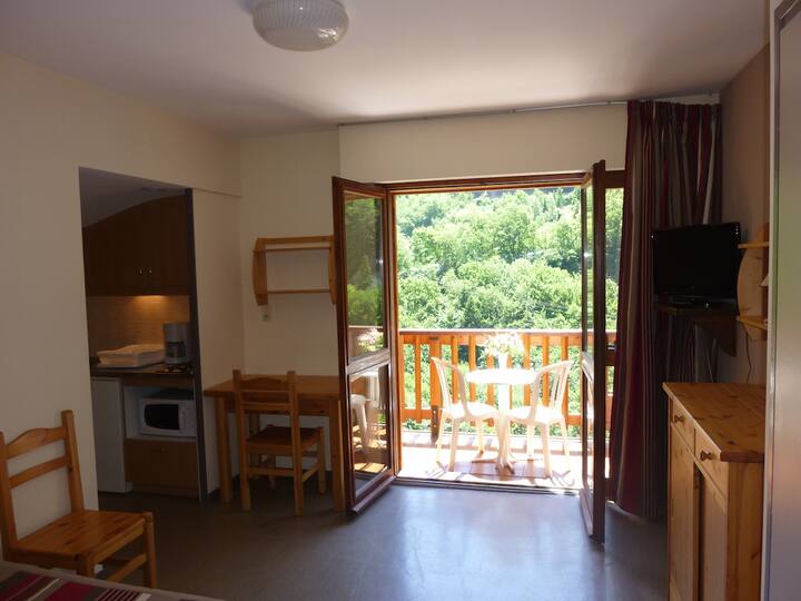Studio Avec Terrasse à Résidence La Rochetaillée - Brides-les-Bains
