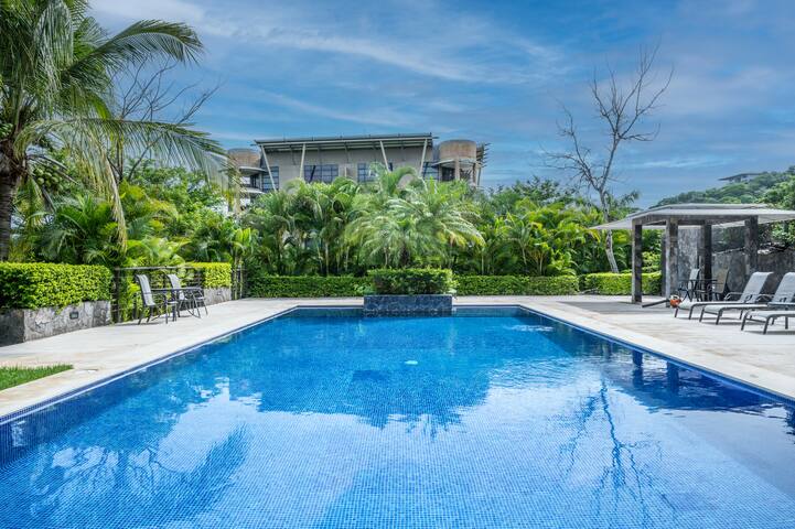 La Perla #132 Ocean View Condo, Shared Pool & Gym