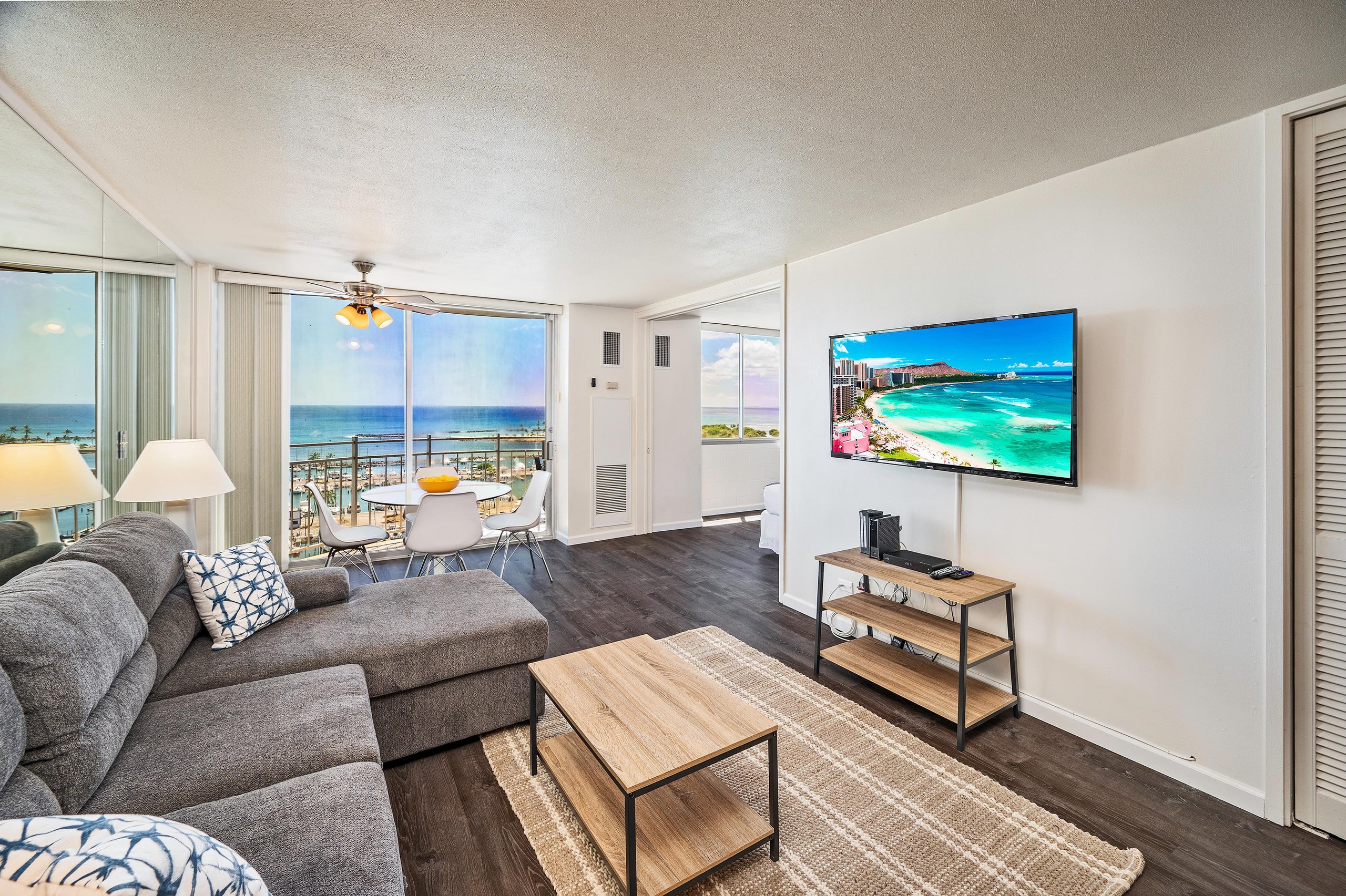 Condo in Honolulu · ★4.74 · 1 bedroom · 2 beds · 1 bath - Image 2