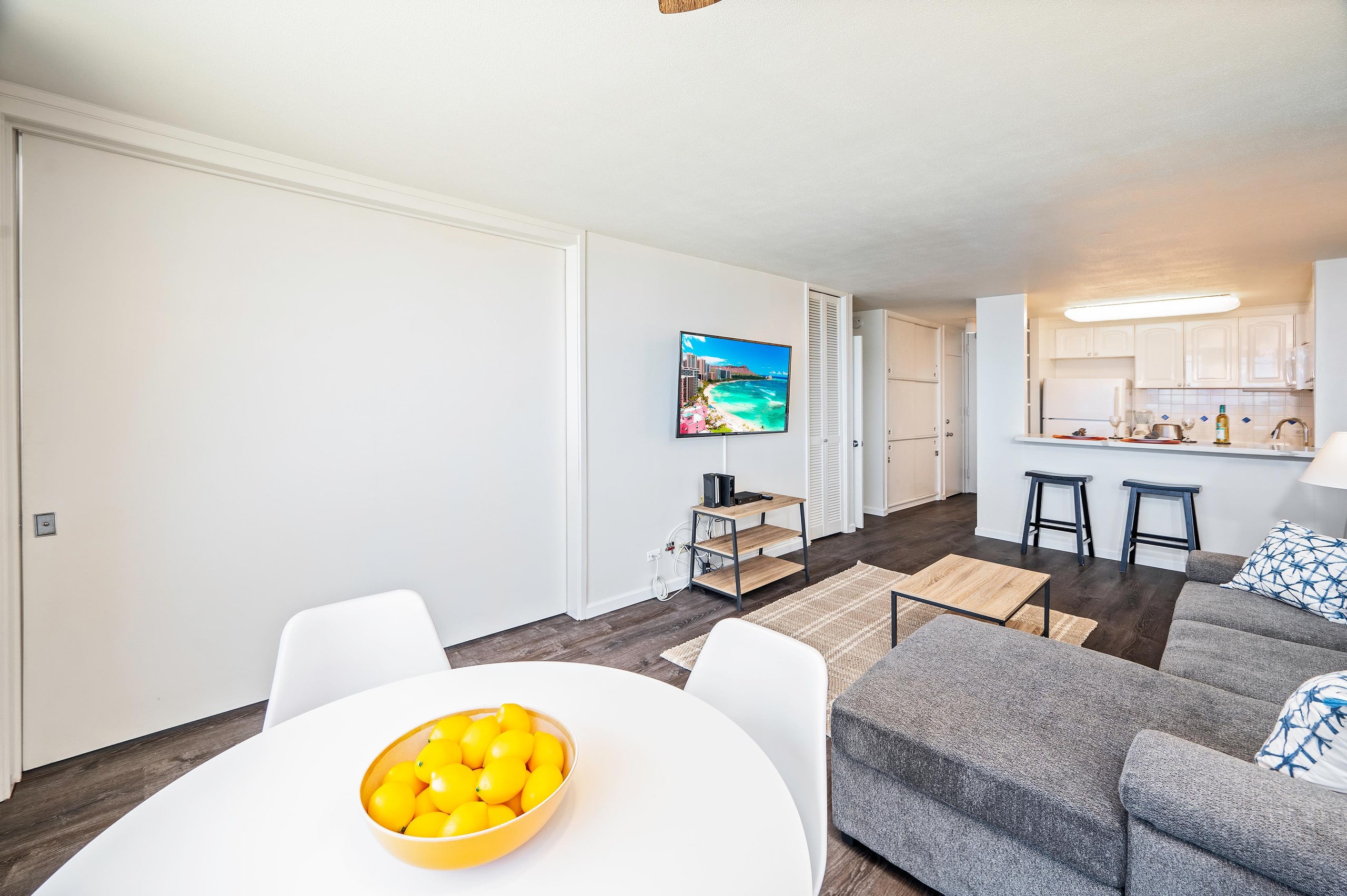 Condo in Honolulu · ★4.74 · 1 bedroom · 2 beds · 1 bath - Image 5