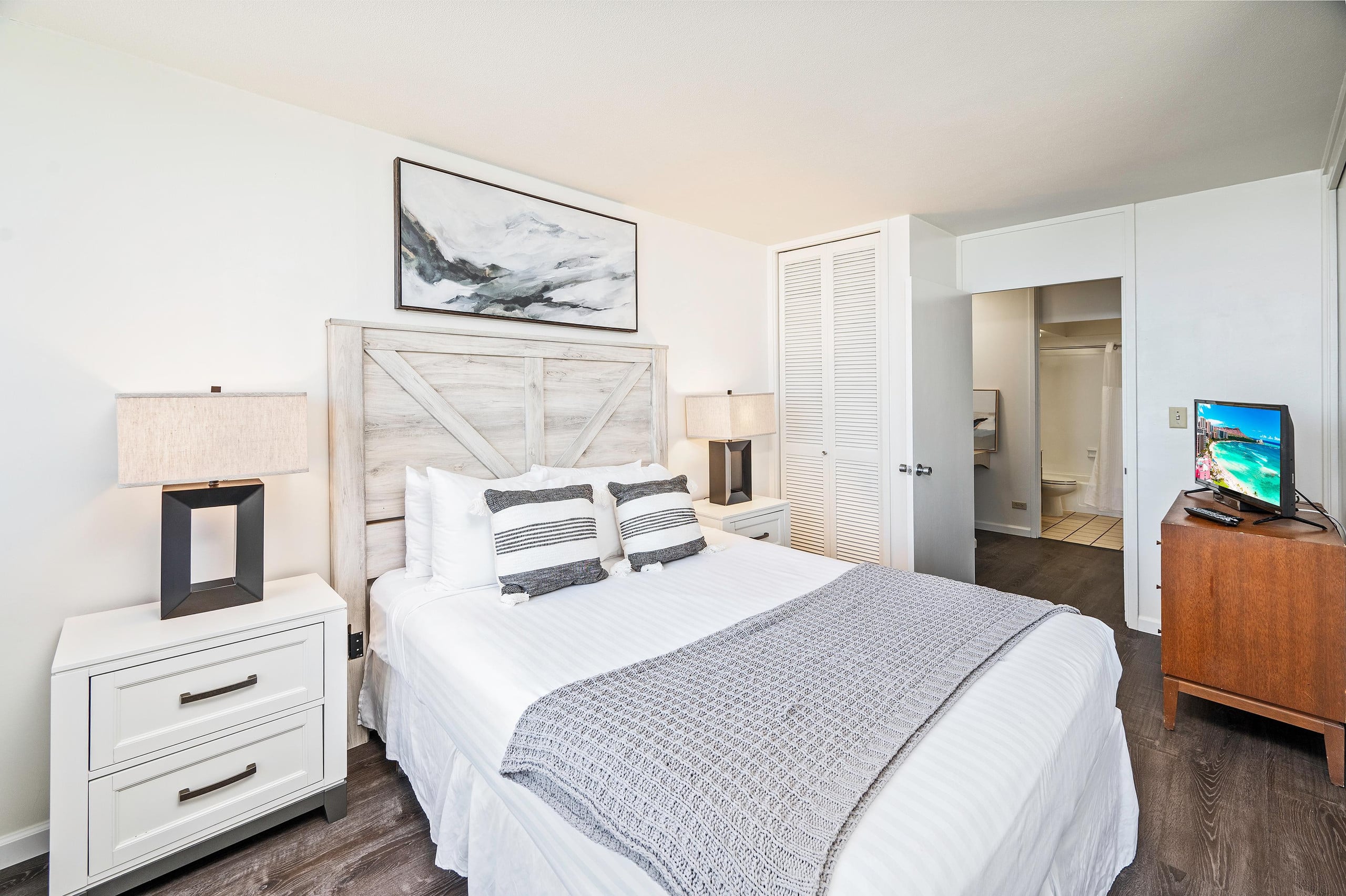 Condo in Honolulu · ★4.74 · 1 bedroom · 2 beds · 1 bath - Image 14