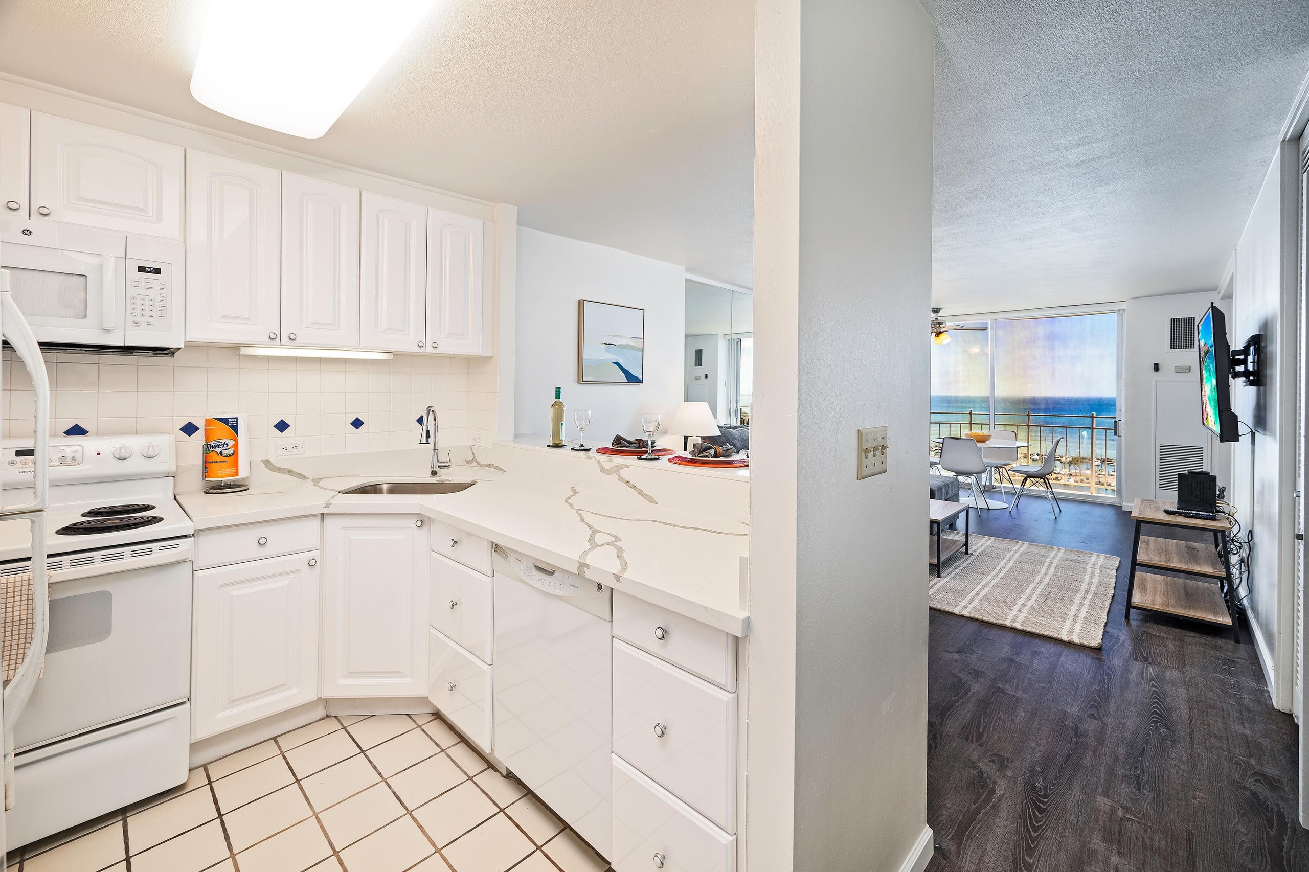 Condo in Honolulu · ★4.74 · 1 bedroom · 2 beds · 1 bath - Image 9