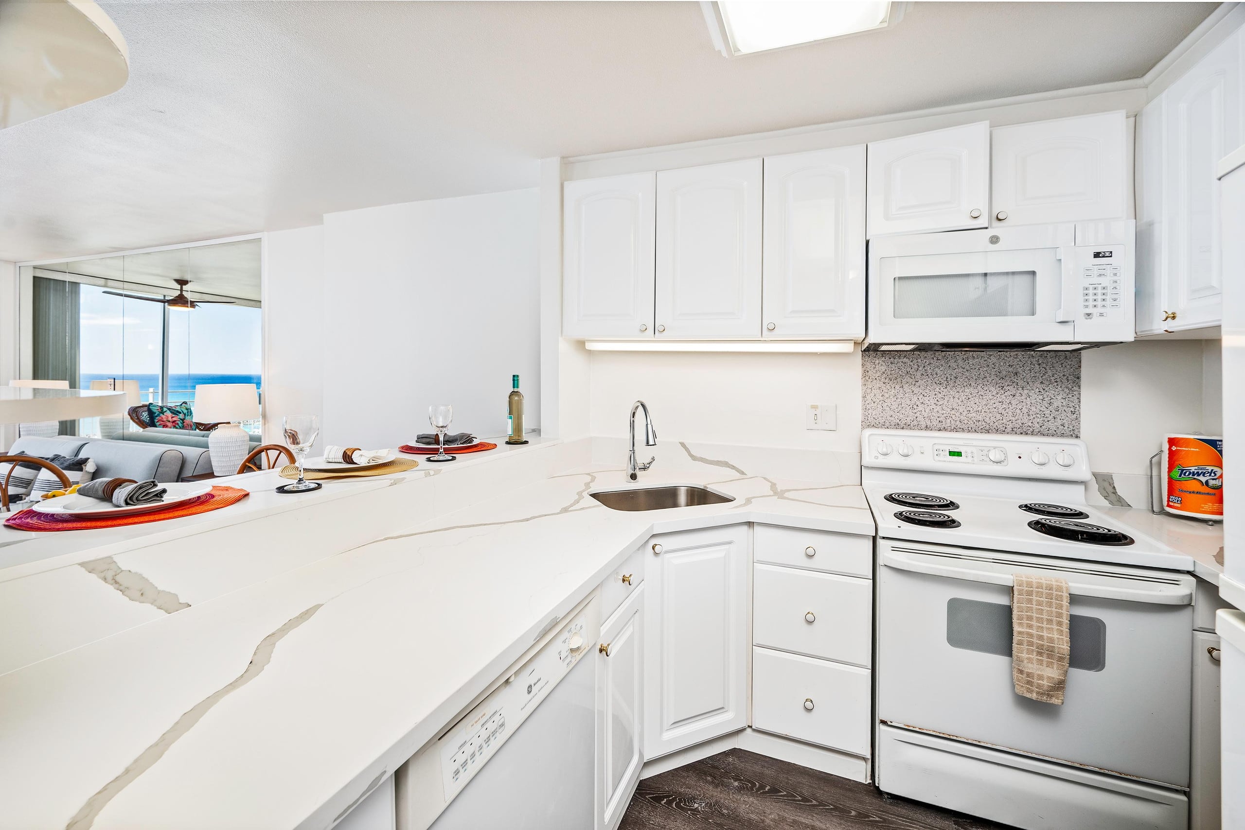 Condo in Honolulu · ★4.74 · 1 bedroom · 1 bed · 1 bath - Image 8