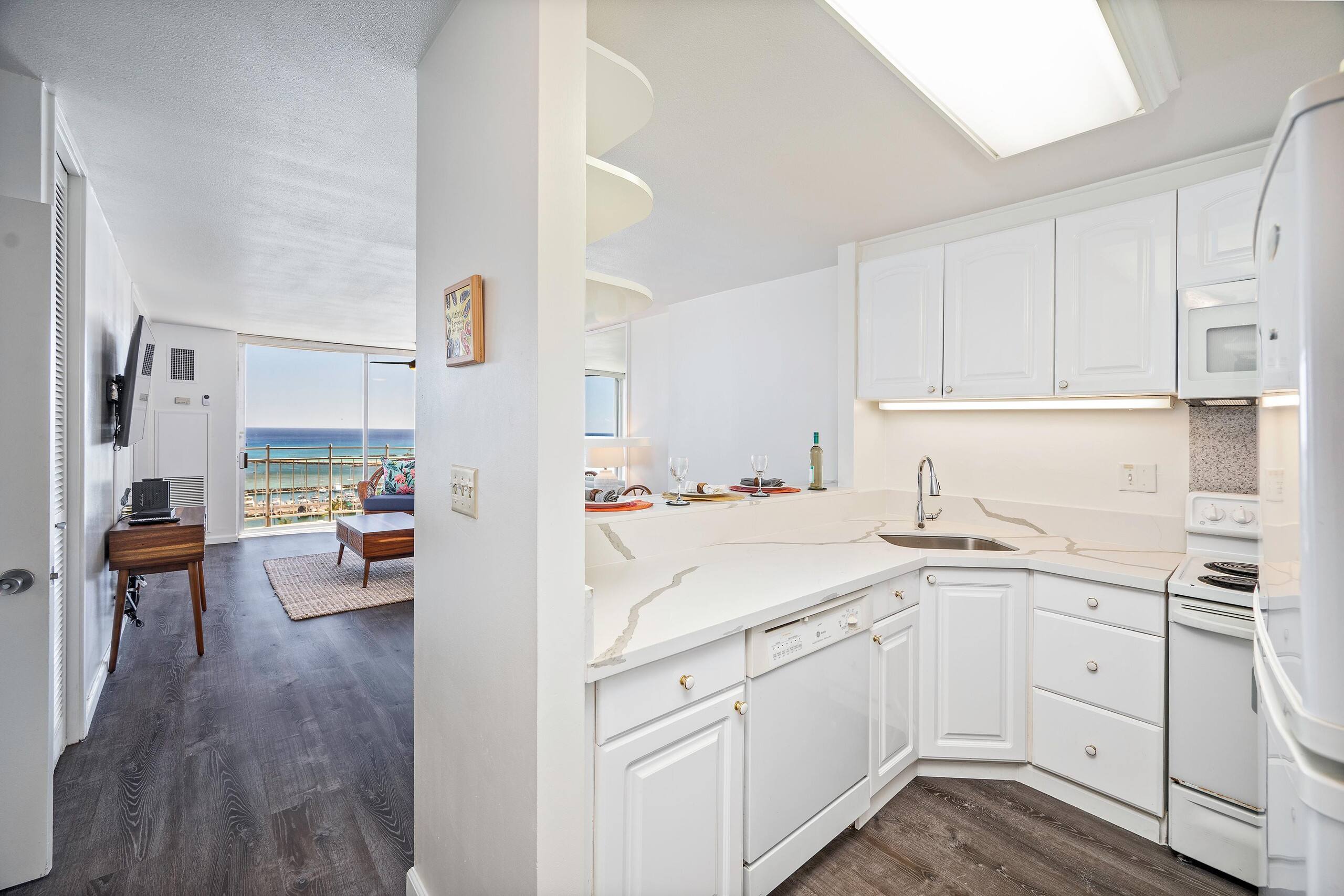 Condo in Honolulu · ★4.74 · 1 bedroom · 1 bed · 1 bath - Image 7