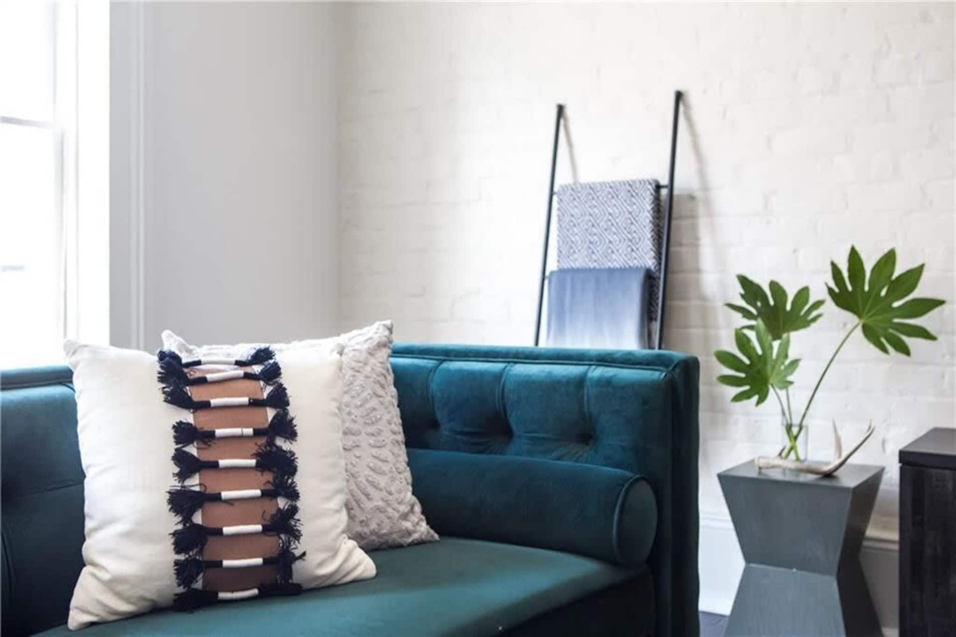 Alluring Upscale Chic Downtown Condo — foto 3