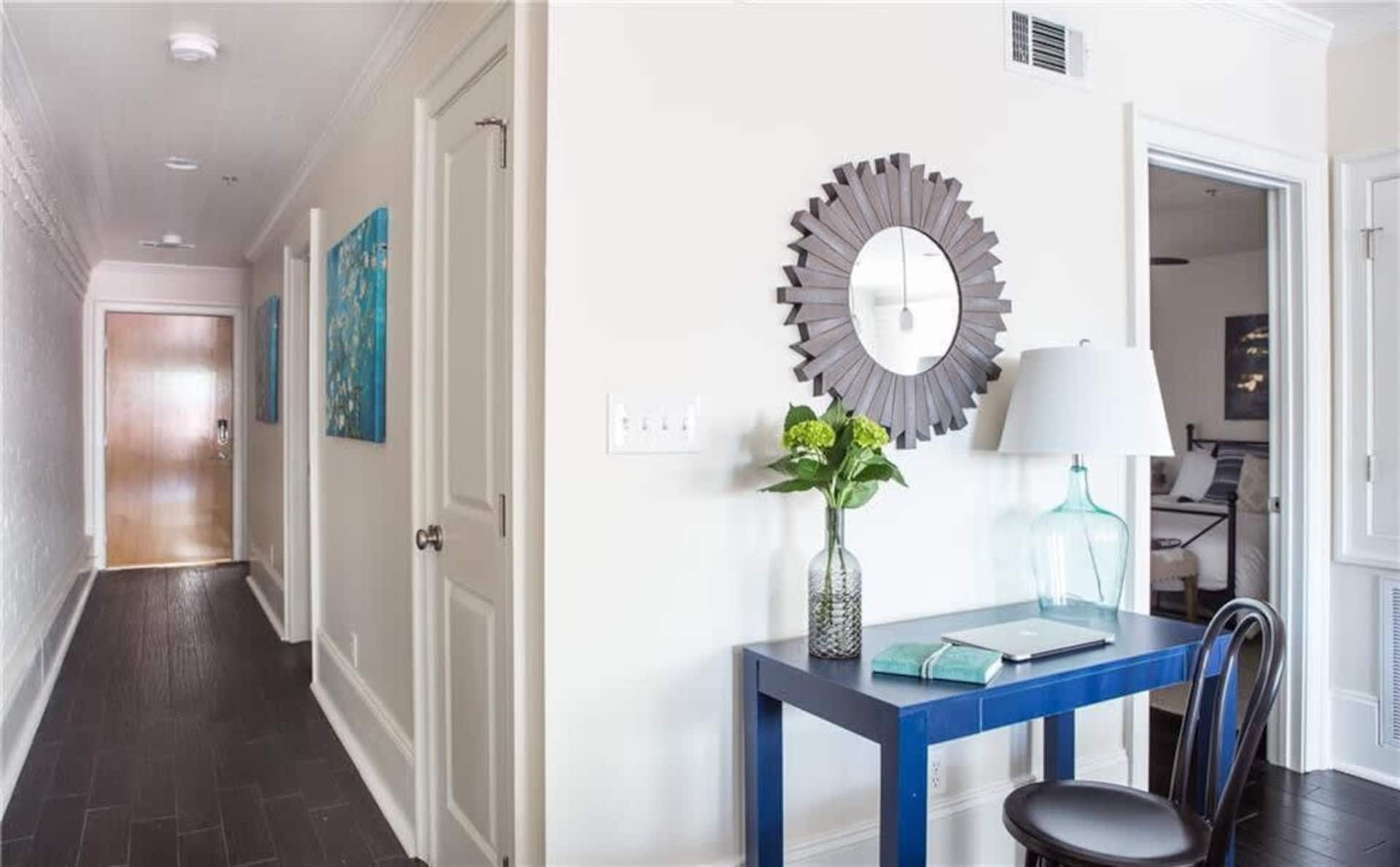 Alluring Upscale Chic Downtown Condo — foto 4