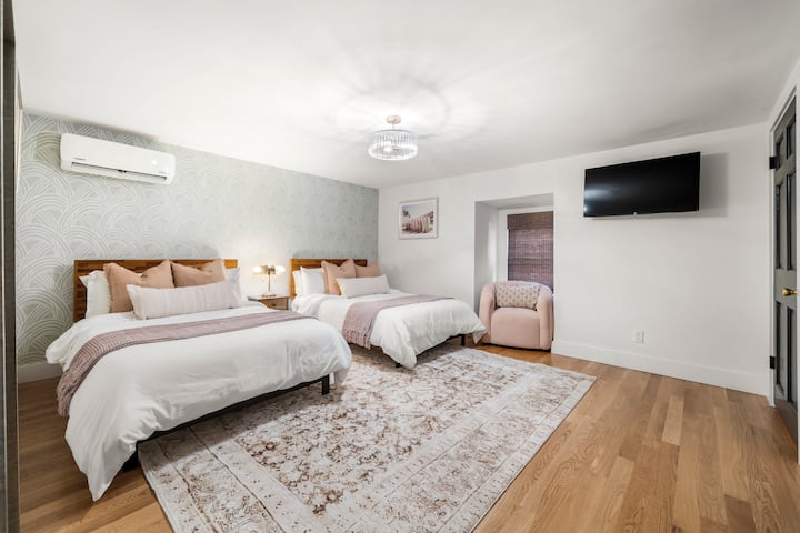 (2) Manželské postele v hlavnom dome 