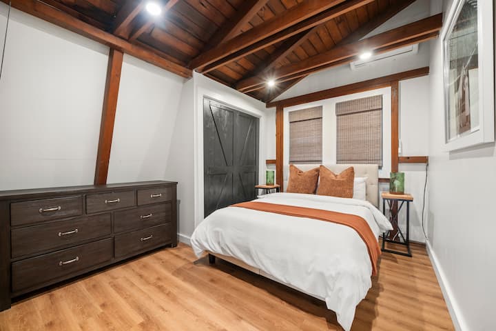 Manželská posteľ v stodole 