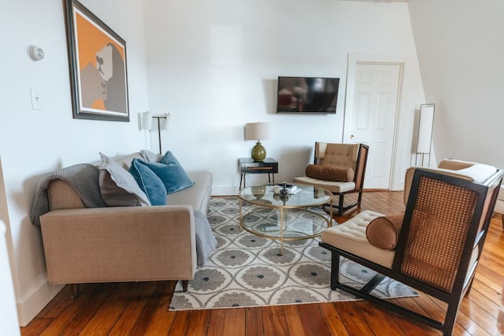 CHIC 3BR Ap. on Thames St deck free parking