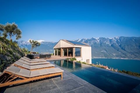 Villa Arias lake view