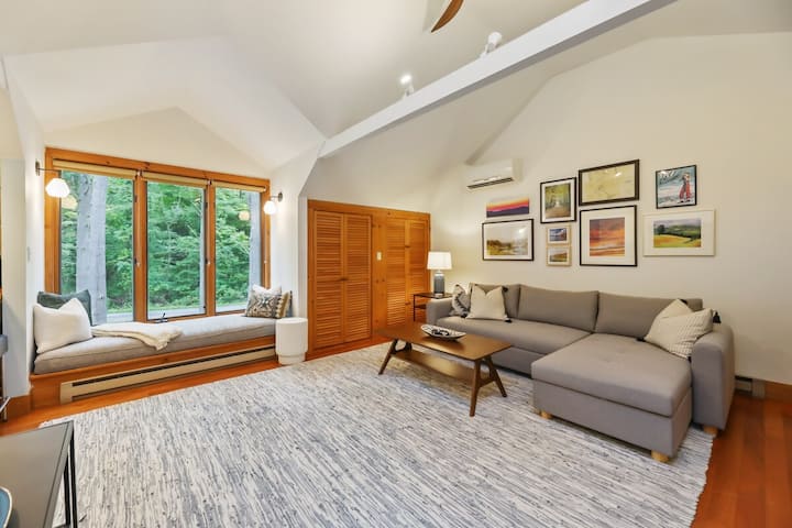 Renovated Private Guest House By Evergreen Home - Great Barrington, MA
