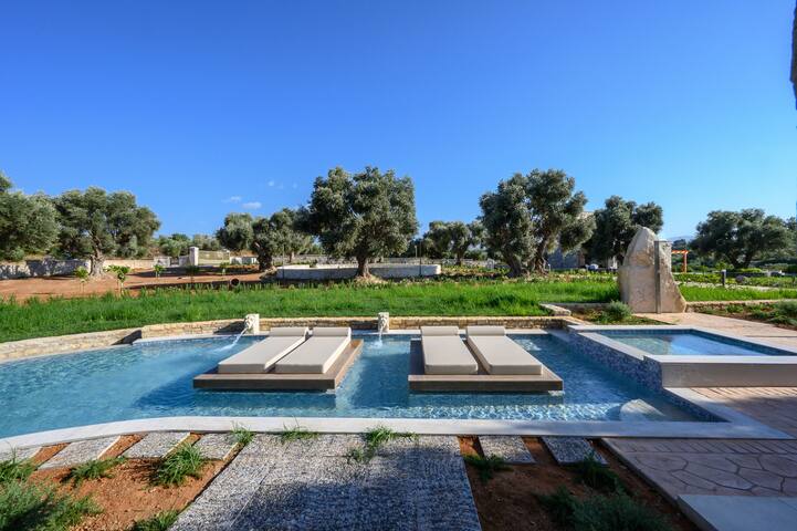 Rosemary villa,Huge private pool,Garden,Near beach gallery image 3