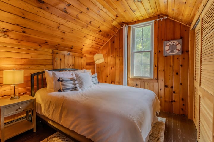 سرير حجم وسط