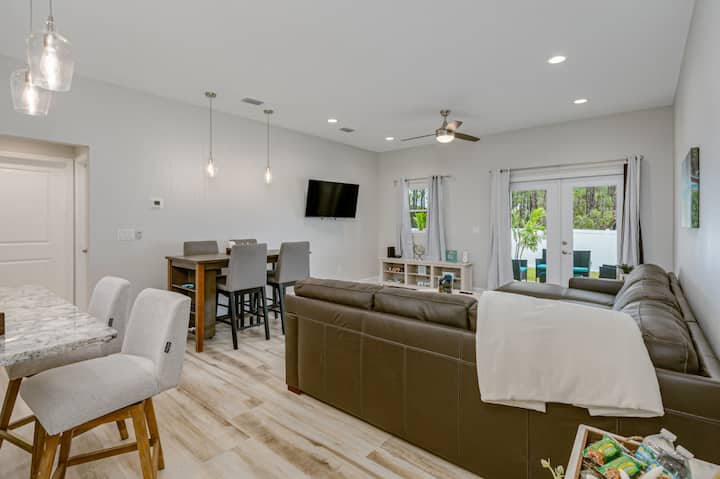 All New, Lovely, Spacious 3bd/2bth Unit Sleeps 8! - Palm Bay, FL