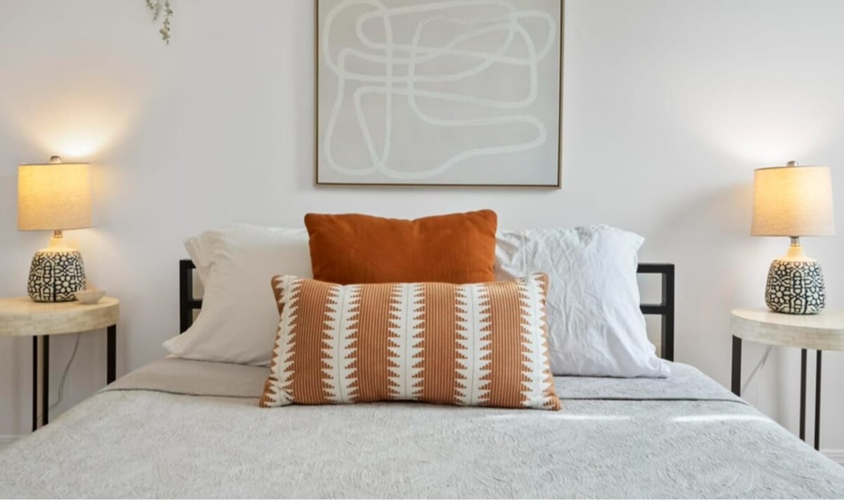 Walk to UTexas + ATX Events w Patio + Fenced Space