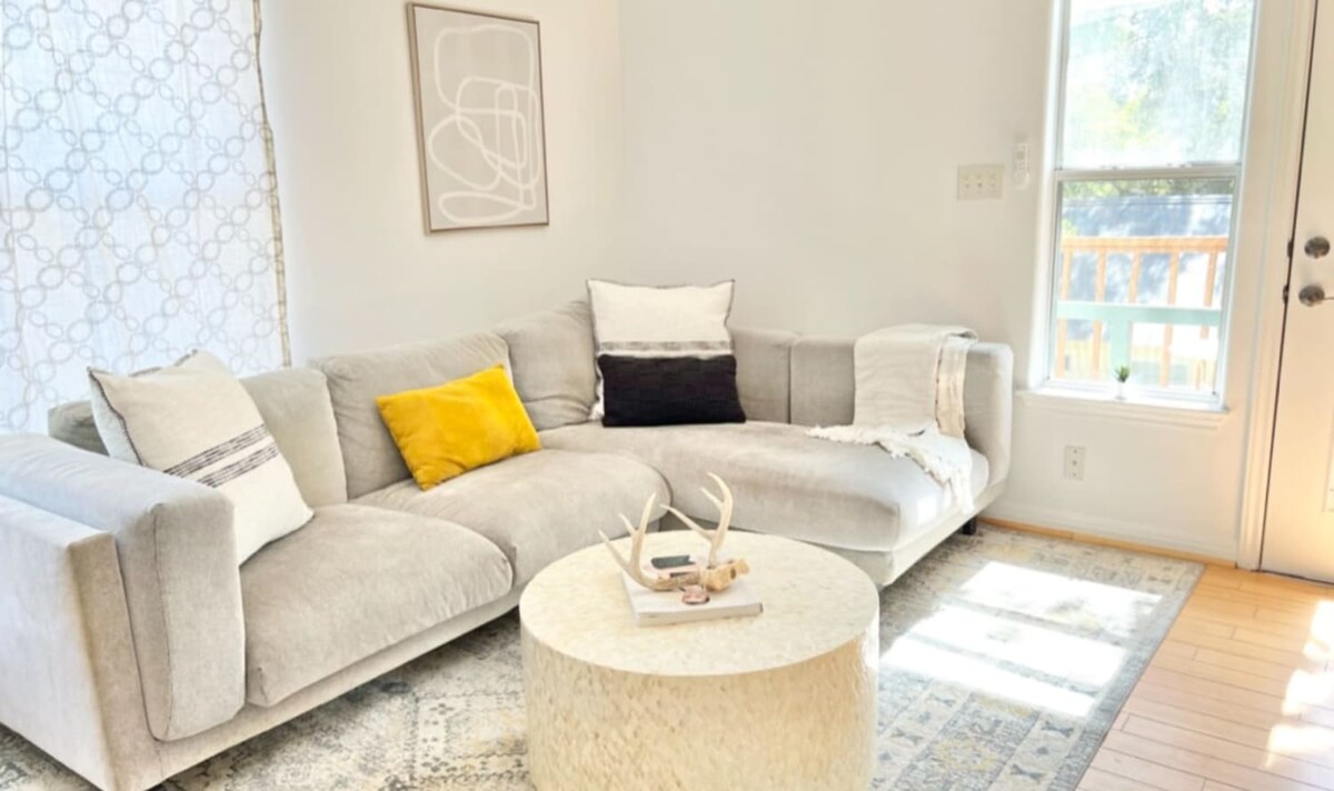 Walk to UTexas + ATX Events w Patio + Fenced Space