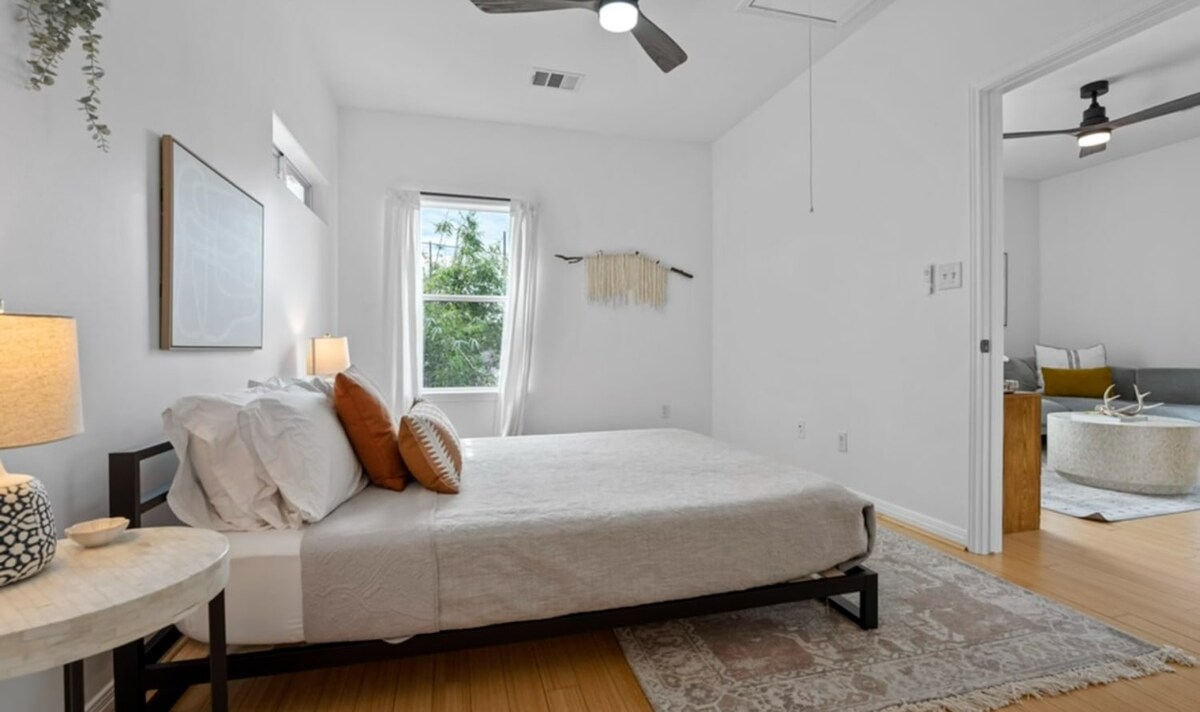Walk to UTexas + ATX Events w Patio + Fenced Space