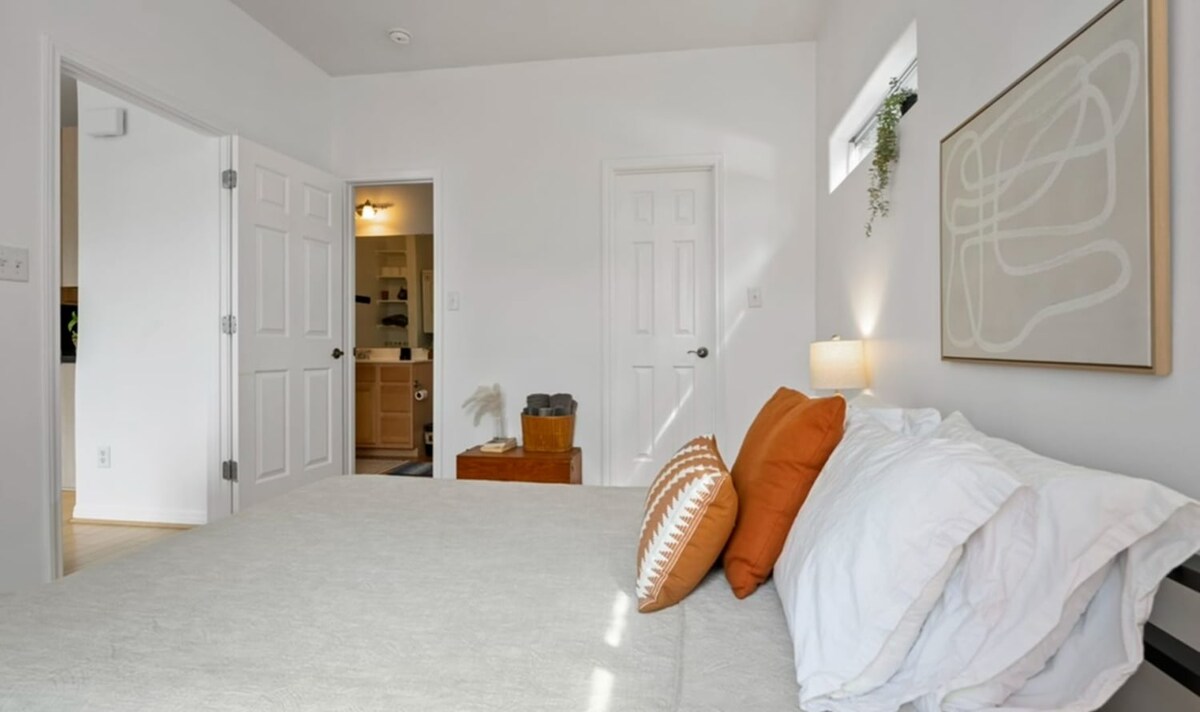 Walk to UTexas + ATX Events w Patio + Fenced Space