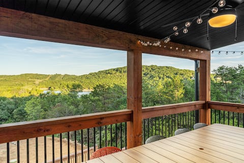 Lake View w/ Hottub & Arcade! Indoor/Outdoor Pool!