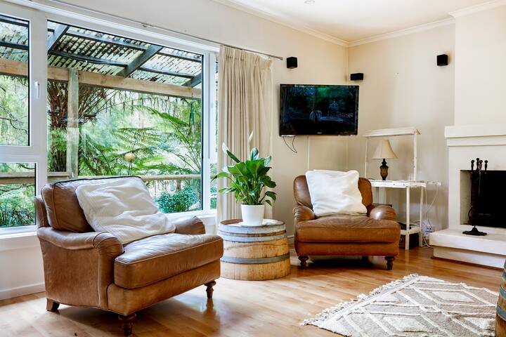 Windmill lodge: Private rainforest with river gallery image 5