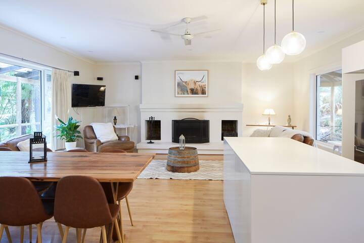 Windmill lodge: Private rainforest with river gallery image 3