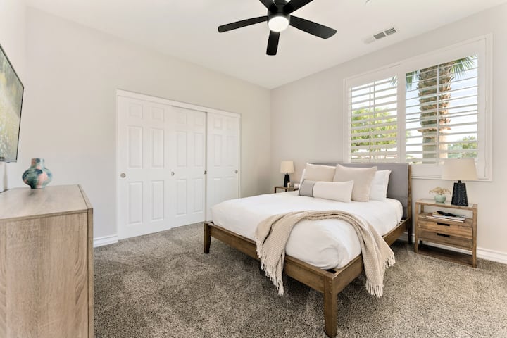 Уютна спалня за гости 3