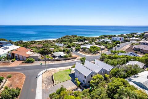 Seaview Residence by Peppy Beach Retreats®