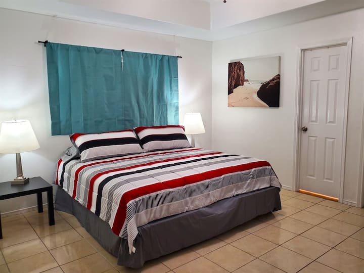 Dormitorio principal: cama tamaño king