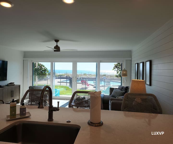 Whitney Beach 320 Exclusive Beachfront Condo - Longboat Key, FL