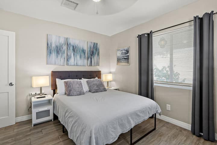 Chumba cha kulala\ Fremu za ukuta \Meza ya pembeni\dirisha