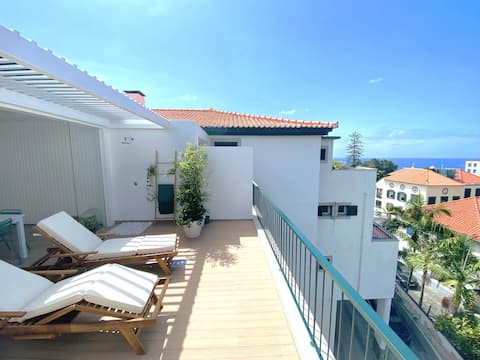 Popular Airbnb listing: Madeira Precious Penthouse in Funchal (Sé)