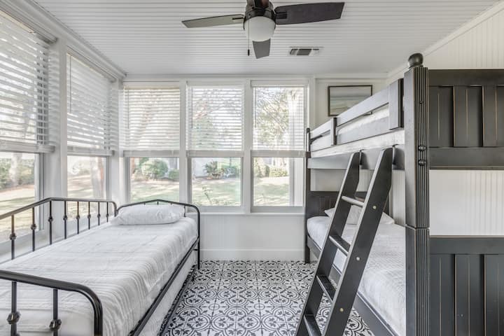 Bunkroom offering a twin over twin bunkbed and a twin daybed with trundle. 