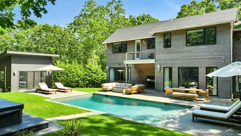 Top performing Airbnb: 4BR/5.5BA: Water Mill, Pool, Hot Tub, Fire Pit in Water Mill