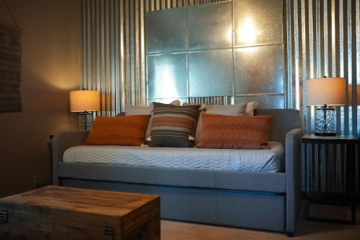 Guest with Trundle Beds