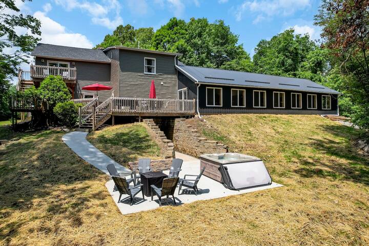 Venture Cabin Rentals managed Airbnb listing 1