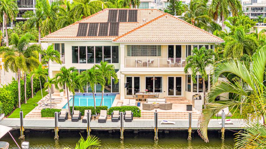 Las Olas Waterfront Villa| Heated Pool | FiestaKey gallery image 5