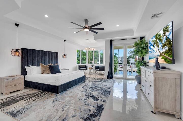 Las Olas Waterfront Villa| Heated Pool | FiestaKey gallery image 3