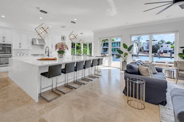 Las Olas Waterfront Villa| Heated Pool | FiestaKey gallery image 2