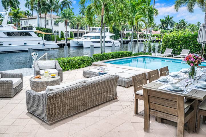 Las Olas Waterfront Villa| Heated Pool | FiestaKey gallery image 4