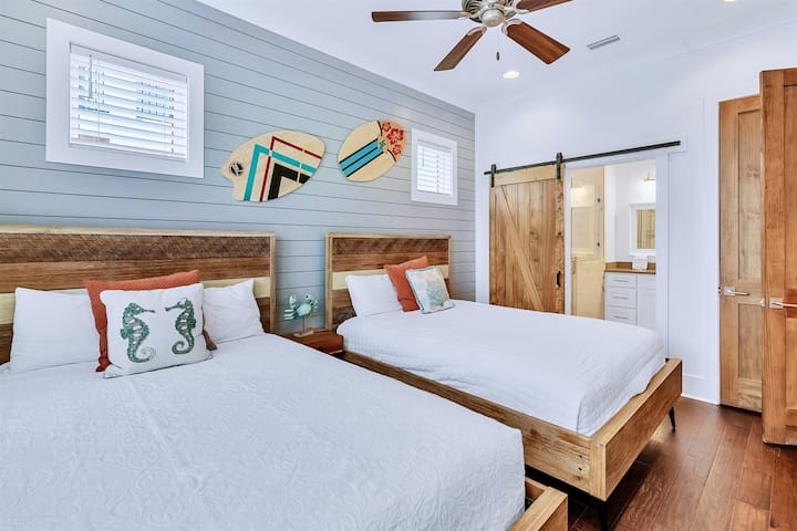 Ghorofa ya 2 - Queen Suite iliyo na bafu la ndani