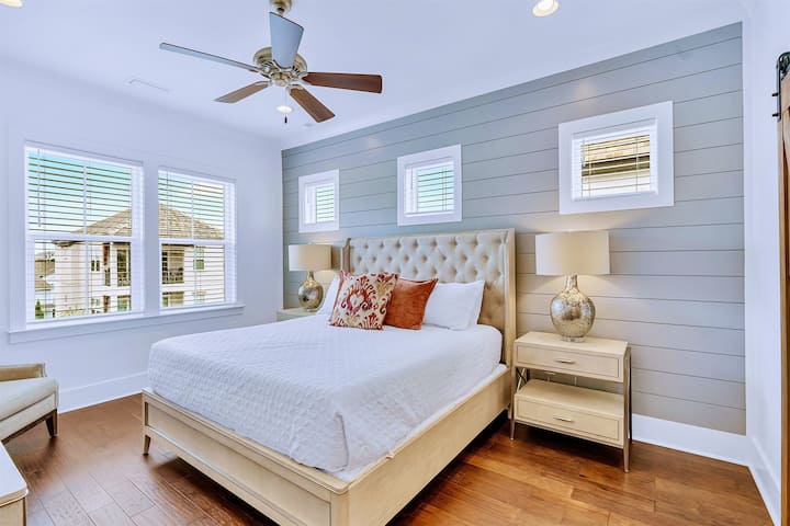 Ghorofa ya 3 - King Suite yenye bafu la ndani