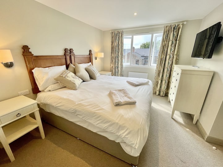 Superking bedroom with smart TV