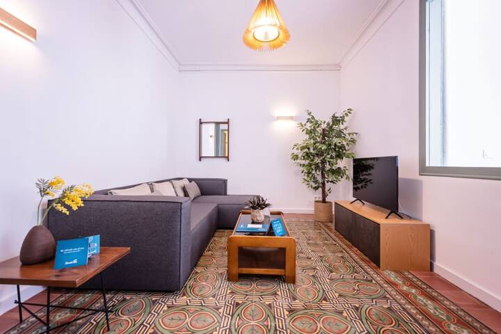 Rocafort | Contemporary Apt. by Parc Joan Miró gallery image 2