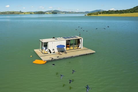 ALTAR, a floating house to blend with nature