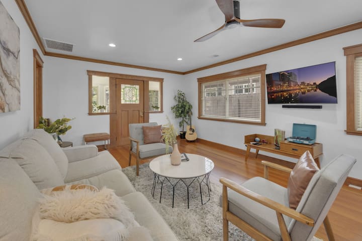 Canyonview Craftsman Jacuzzi. EV Charger, King Bed