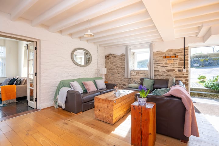 Granary Cottage With Hot Tub On Organic Farmland - Carmarthenshire