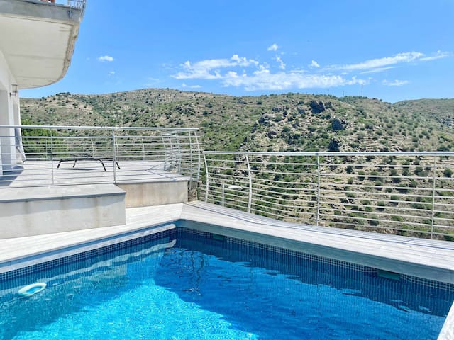 Villa con piscina sobre la Almadrava Ii